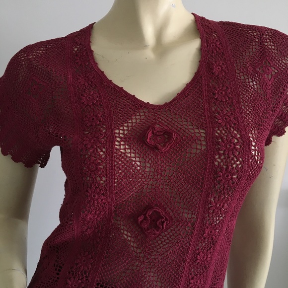 unbranded Tops - Vintage Crochet short sleeved top with flowers